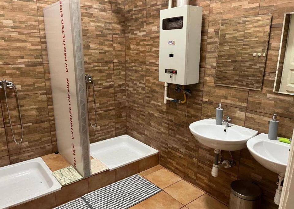 Ejjeli Majom Hostel Budapest Kültér fotó